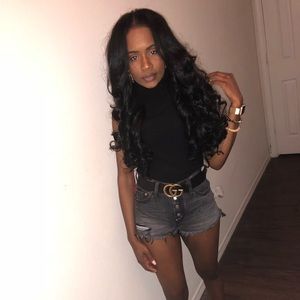 Meet your Posher, Alexia